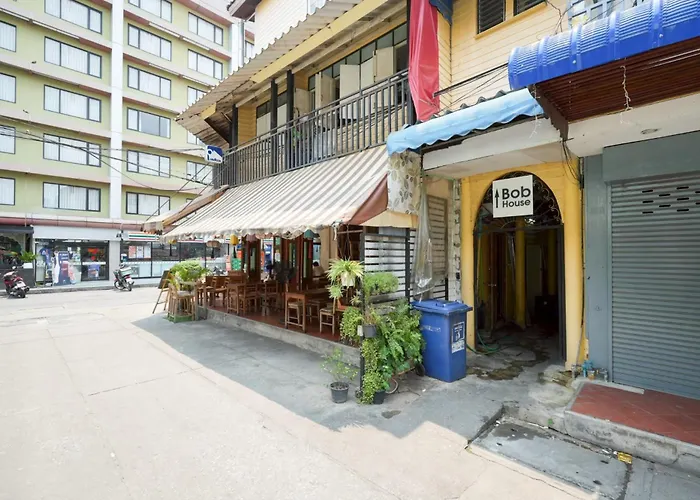 Bob House Khaosan - บ็อคเฮ้าท์ ข้าวสาร *